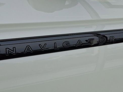 New 2025 Lincoln Navigator L Reserve w/ Jet Appearance Package AWD/4WD image 17