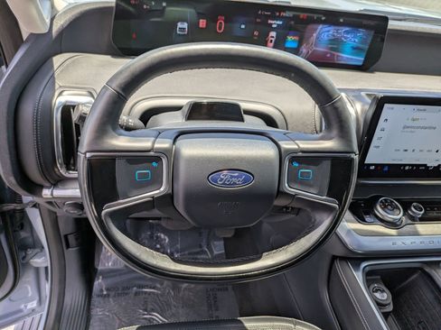 Certified 2025 Ford Expedition Platinum AWD/4WD image 19