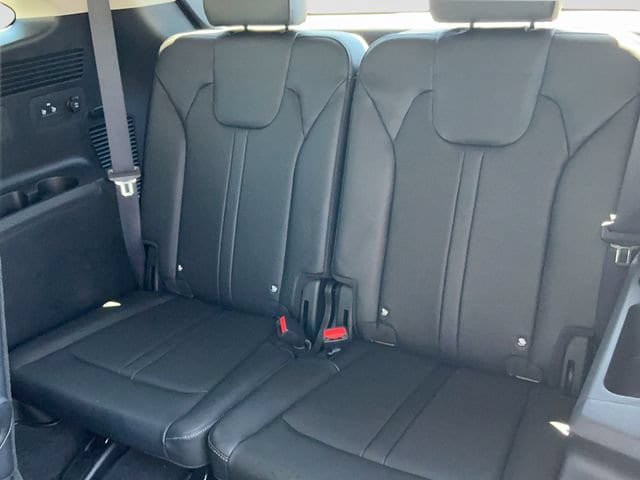 Used 2025 Kia Sorento SX AWD/4WD image 19
