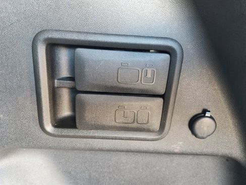 Used 2020 Chevrolet Equinox Premier image 35