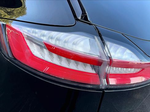 Used 2023 Ford Edge ST image 28