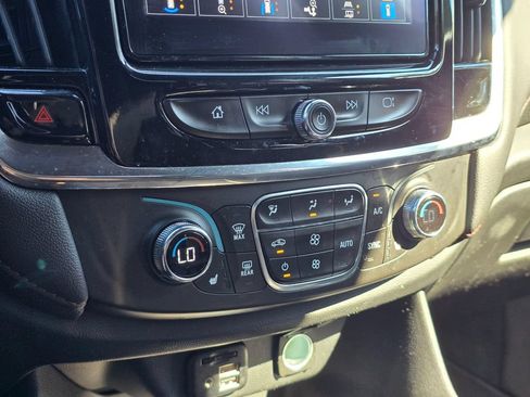 Used 2023 Chevrolet Traverse RS AWD/4WD image 22