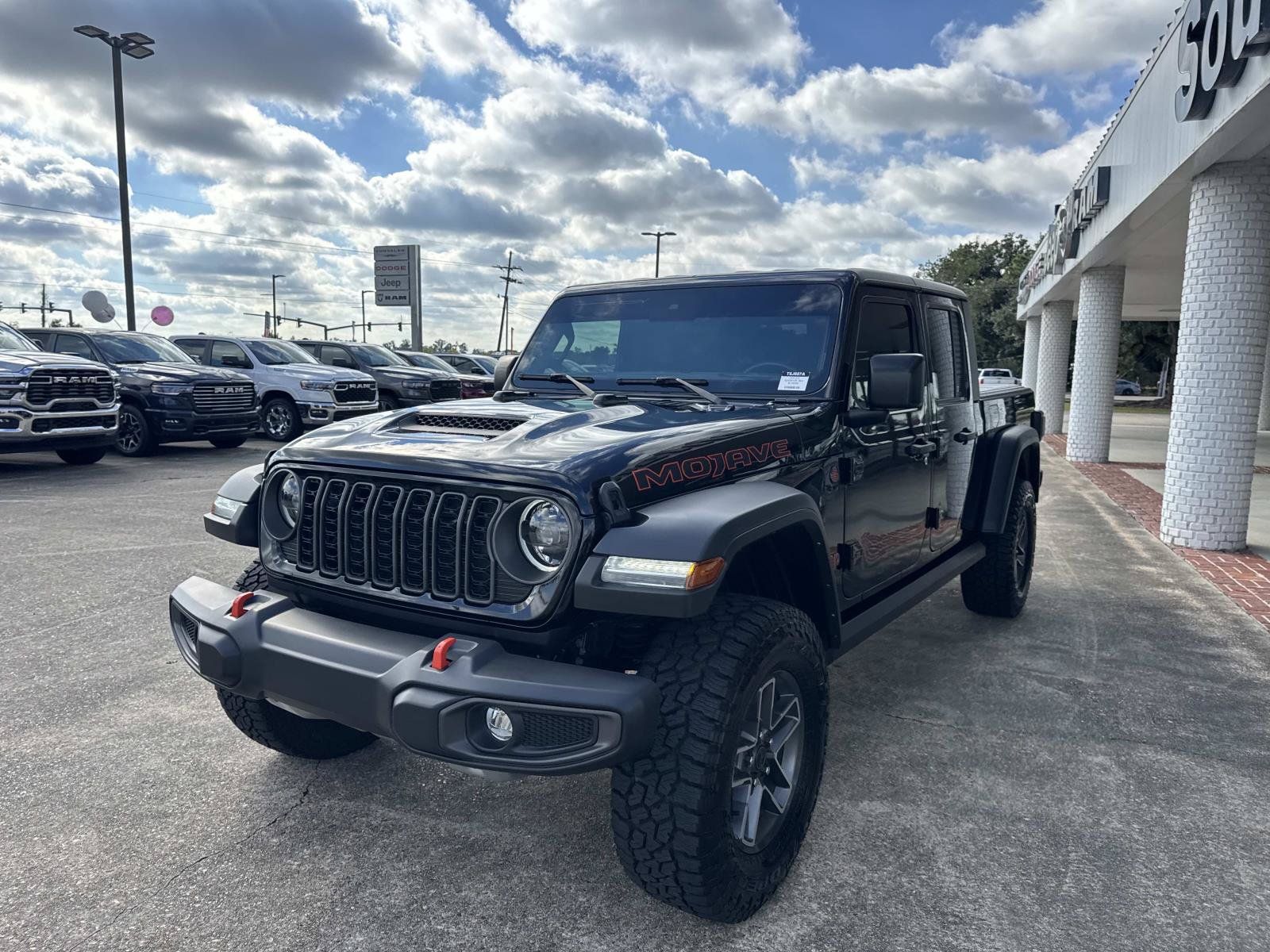 Used 2024 Jeep Gladiator Mojave w/ Convenience Group AWD/4WD image 3