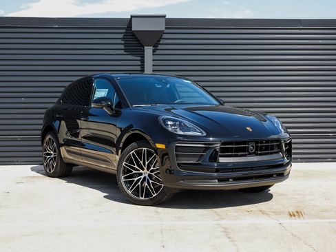 Certified 2025 Porsche Macan image 9