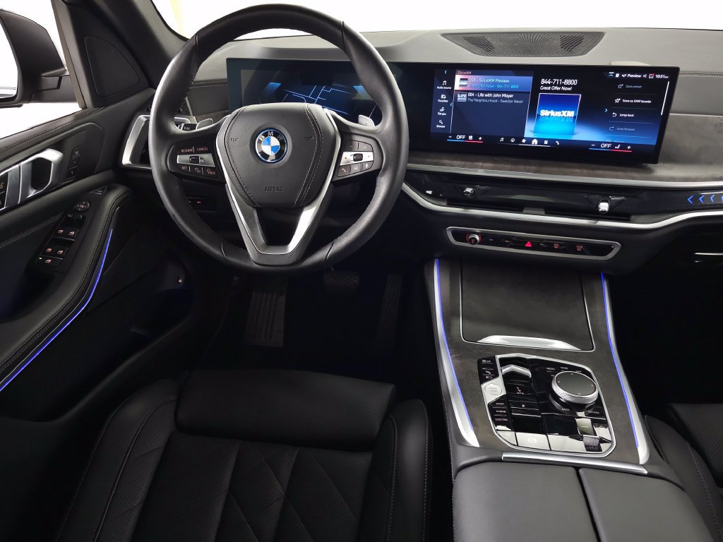 Used 2025 BMW X5 xDrive50e w/ Parking Assistance Package AWD/4WD image 19