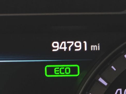 Used 2018 Kia Niro EX Premium image 25