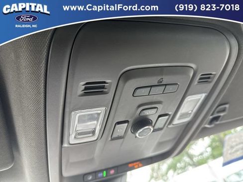 Used 2022 GMC Yukon XL SLT w/ SLT Luxury Package AWD/4WD image 32