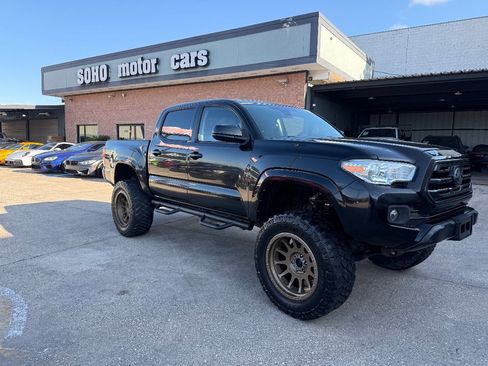 Used 2018 Toyota Tacoma SR AWD/4WD image 3