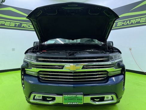 Used 2019 Chevrolet Silverado 1500 High Country w/ Technology Package AWD/4WD image 4