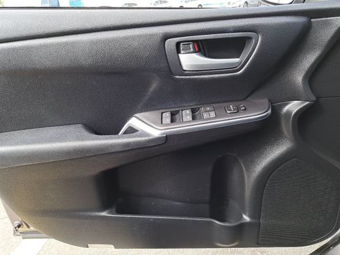 Used 2017 Toyota Camry SE FWD image 27