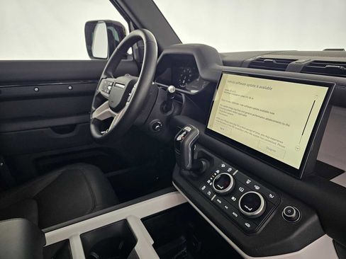 Used 2025 Land Rover Defender 130 S image 11