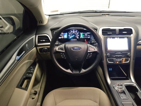 Used 2019 Ford Fusion SE FWD image 22