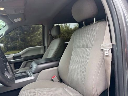 Used 2017 Ford F150 XLT w/ Equipment Group 302A Luxury AWD/4WD image 9