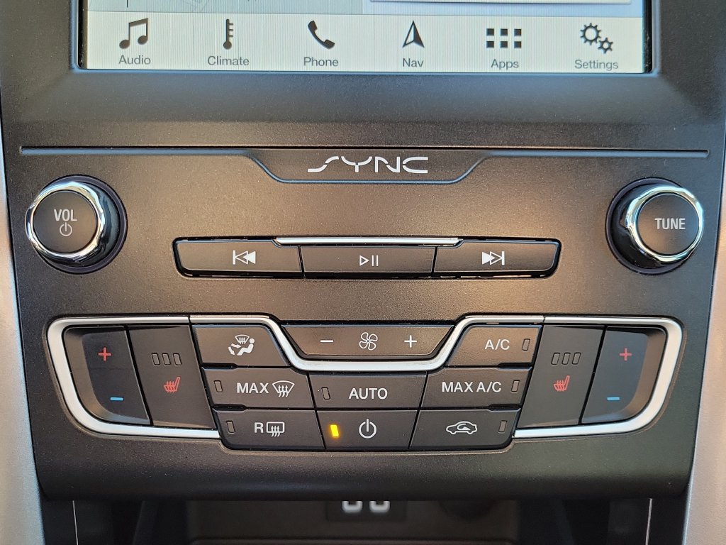 Used 2019 Ford Fusion SEL FWD image 26