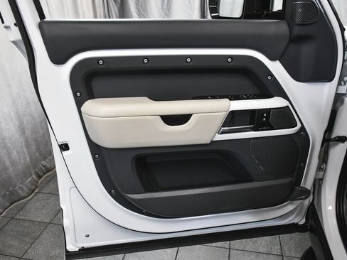 Used 2023 Land Rover Defender 110 S AWD/4WD image 9