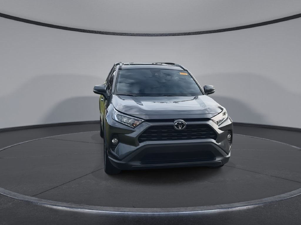 Used 2021 Toyota RAV4 XLE w/ Convenience Package FWD image 3