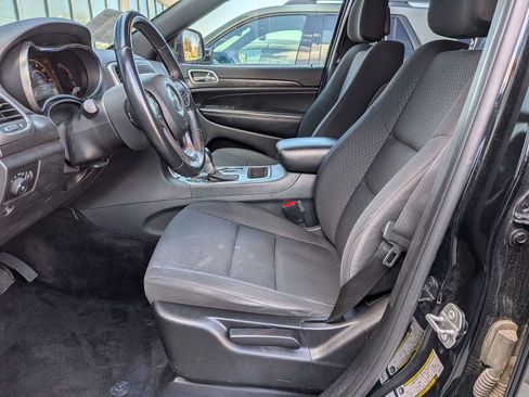 Used 2018 Jeep Grand Cherokee Laredo AWD/4WD image 14