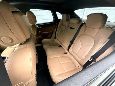 Certified 2024 Porsche Macan AWD/4WD image 22