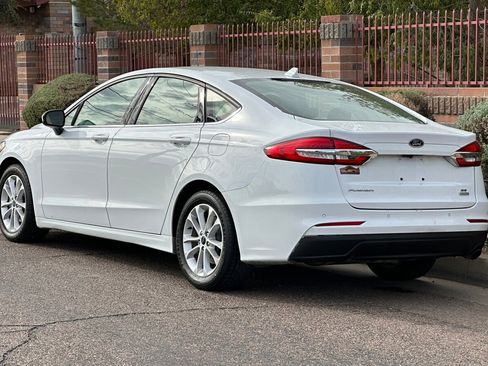 Used 2020 Ford Fusion SE image 4