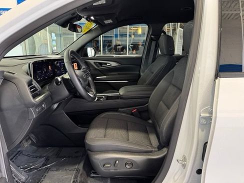Used 2025 Chevrolet Traverse LT w/ Midnight/Sport Edition AWD/4WD image 7