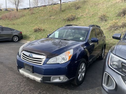 Used 2011 Subaru Outback 2.5i Limited image 2