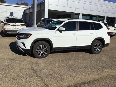 Used 2021 Volkswagen Atlas SE image 2