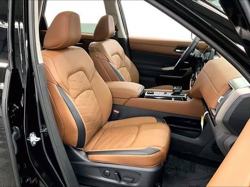 New 2025 Nissan Pathfinder Platinum w/ Lighting Package (N93) AWD/4WD image 37