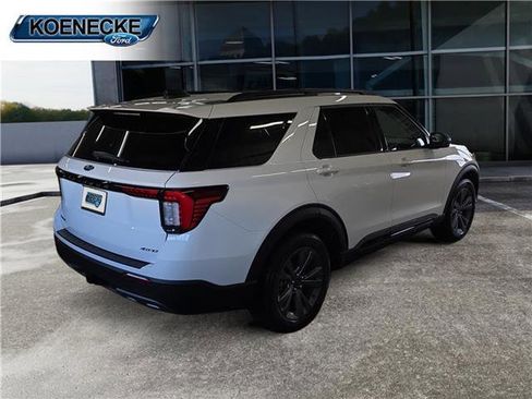 New 2026 Ford Explorer Active w/ Active Comfort Package image 5