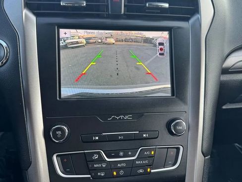 Used 2019 Ford Fusion SE image 13