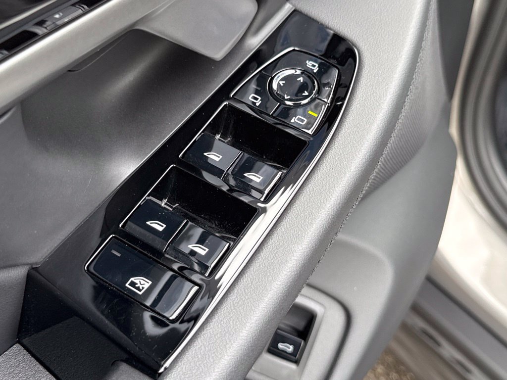 Used 2026 BMW 530i w/ Premium Package RWD image 19