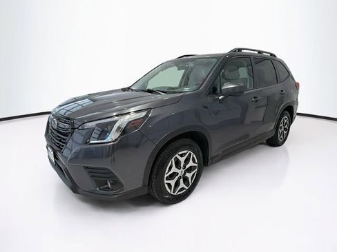 Used 2023 Subaru Forester Premium AWD/4WD image 3