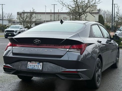 Used 2021 Hyundai Elantra SEL w/ Preferred Accessory Package image 5