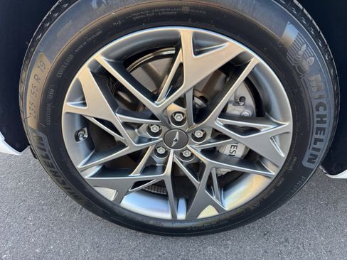 Used 2023 Genesis GV70 2.5T w/ Select Package image 26