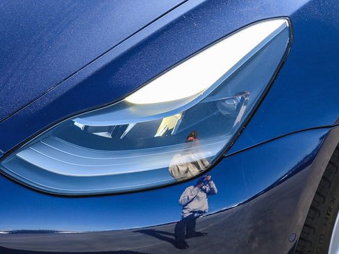 Used 2021 Tesla Model 3 Standard Range Plus image 5