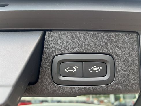 Certified 2025 Volvo XC60 T8 Plus w/ Protection Package Premier image 30