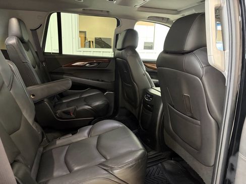 Used 2016 Cadillac Escalade Luxury image 34