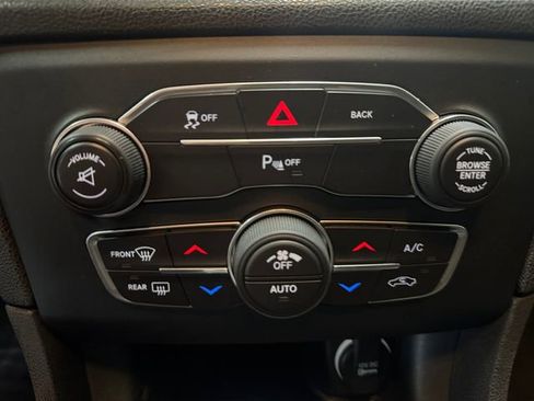 Used 2015 Dodge Charger SXT w/ AWD Plus Group image 3