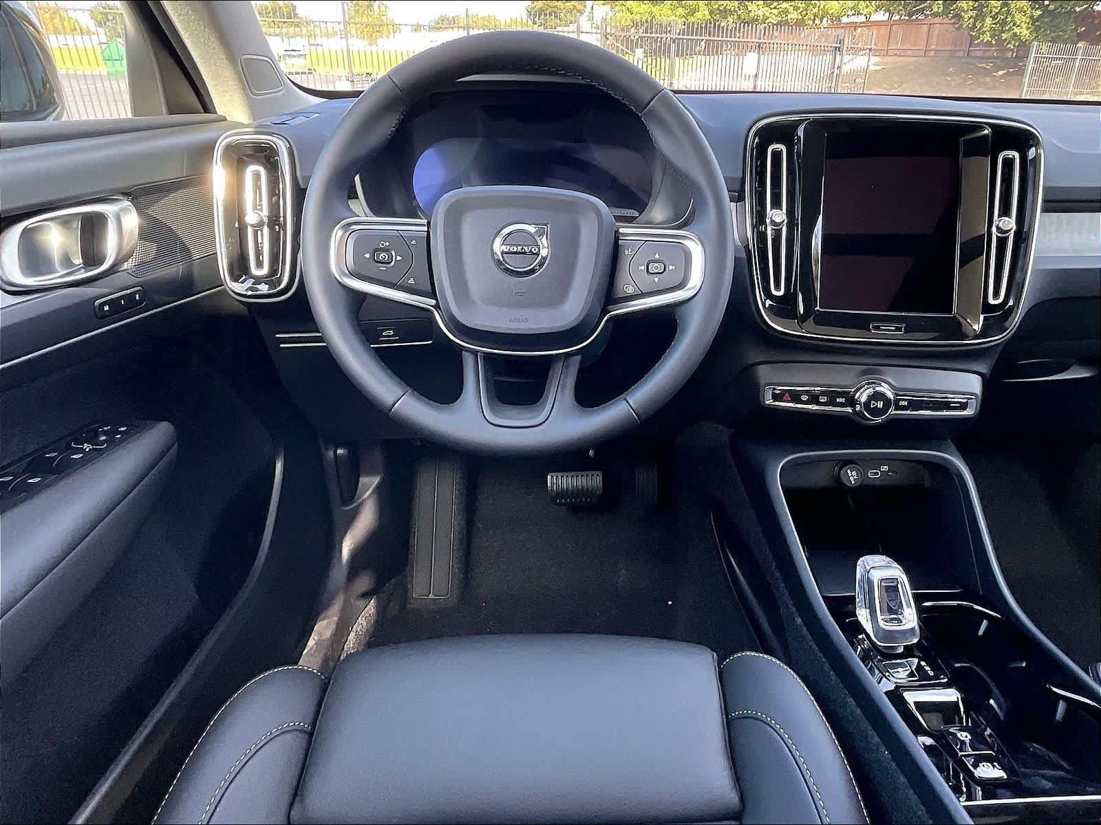 New 2026 Volvo XC40 B5 Plus w/ Protection Package Premier AWD/4WD image 15