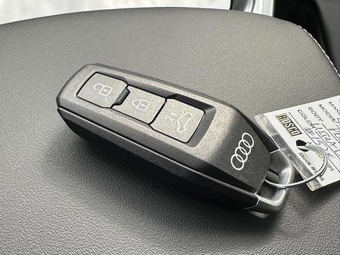 Used 2025 Audi SQ5 Prestige w/ Prestige Package image 34