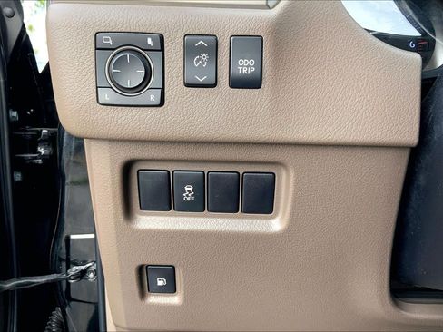 Used 2019 Lexus GX 460 image 32