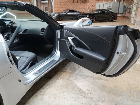 Used 2015 Chevrolet Corvette Stingray Coupe w/ Battery Protection Package RWD image 43