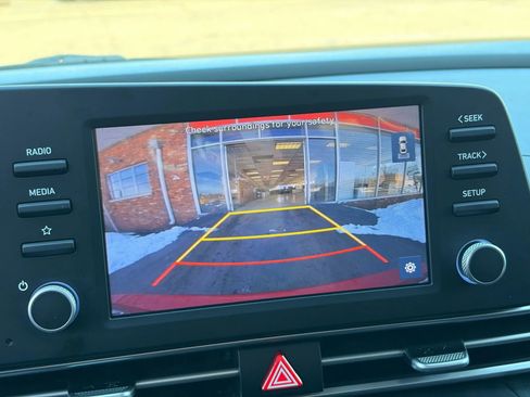 Used 2022 Hyundai Elantra SEL image 32