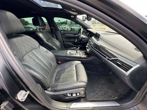 Used 2018 BMW 750i RWD image 13