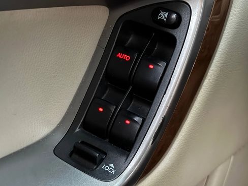 Used 2008 Subaru Outback 2.5i Limited L.L. Bean image 26