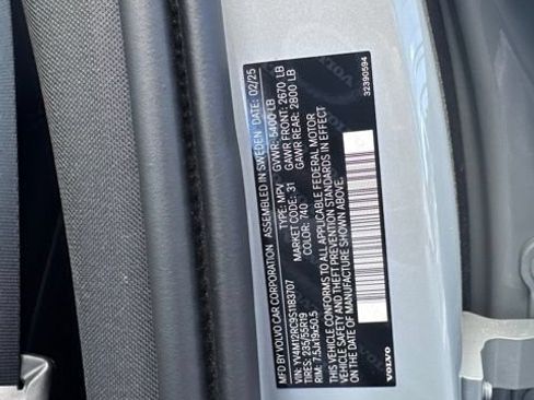Certified 2025 Volvo XC60 B5 Plus AWD/4WD image 28