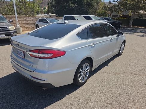 Used 2019 Ford Fusion SE FWD image 5