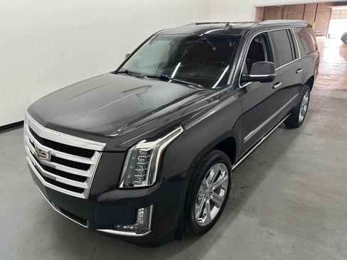 Used 2018 Cadillac Escalade ESV Premium Luxury RWD image 23