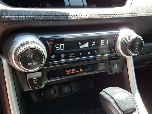 Used 2022 Toyota RAV4 XLE AWD/4WD image 15