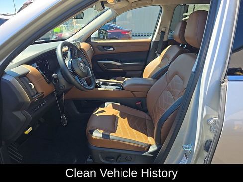 Used 2025 Nissan Pathfinder Platinum w/ Cargo Package AWD/4WD image 4