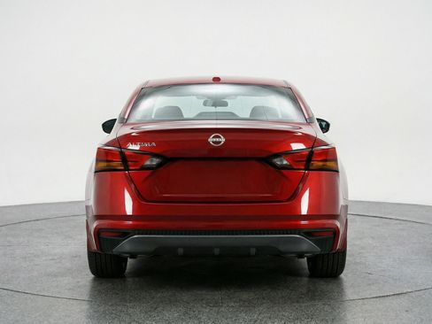 Used 2025 Nissan Altima 2.5 SV FWD image 7